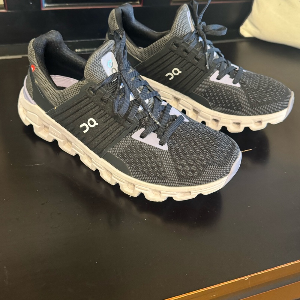 On cloud swift2 women’s running shoes size 7